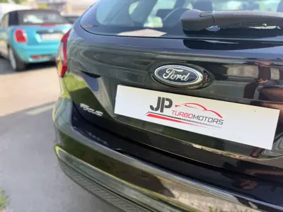 Ford Focus 2014 - 8250 EUR, 213902 km - AUTO.MOTO.pt - 213902km - foto 18 de 19