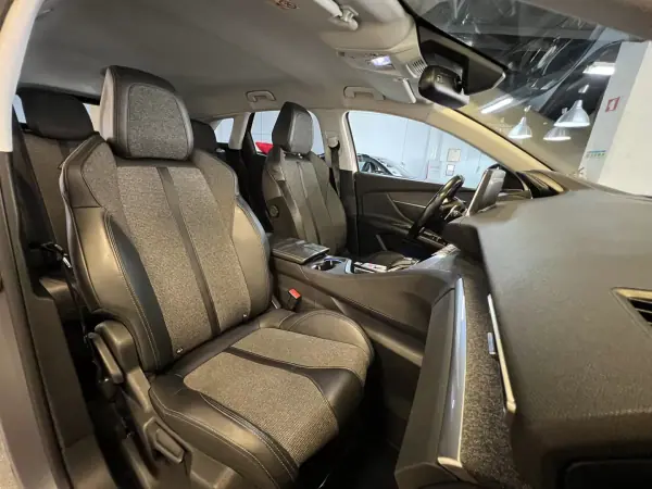 Peugeot 3008 2018 - 18490 EUR, 170000 km - AUTO.MOTO.pt - 170000km - foto 6 de 44