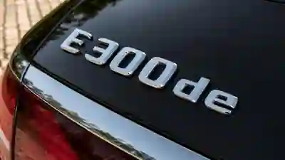 Mercedes-Benz E 300 2020 - 27950 EUR, 138000 km - AUTO.MOTO.pt - 138000km - foto 15 de 19