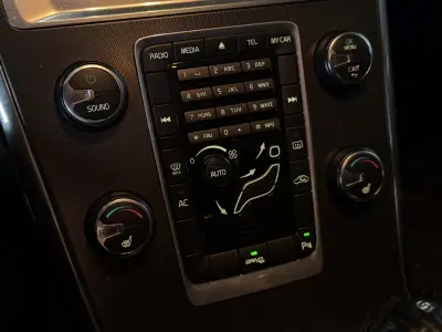 Volvo XC 60 2012 - 16990 EUR, 201000 km - AUTO.MOTO.pt - 201000km - foto 29 de 35