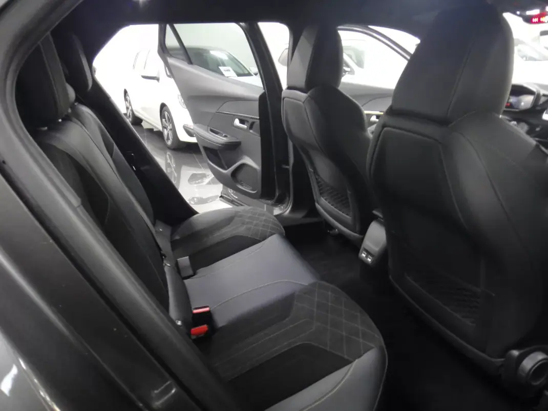 Peugeot 2008 2022 - 19990 EUR, 63000 km - AUTO.MOTO.pt - 63000km - foto 17 de 29