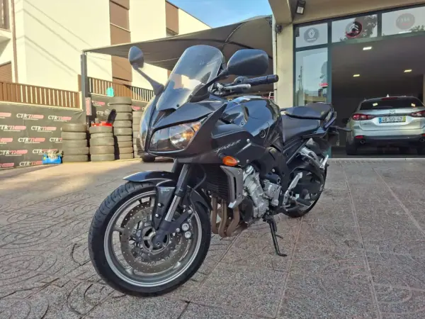 Yamaha FZ 6 R 2010 Gasolina — 21 000 km Yamaha FZ 6 R 2010 Gasolina