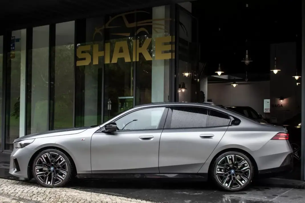 BMW i5 2023 - 74990 EUR, 17145 km - AUTO.MOTO.pt - 17145km - foto 2 de 60