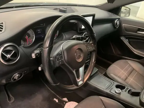 Mercedes-Benz A 180 2015 - 14750 EUR, 170122 km - AUTO.MOTO.pt - 170122km - foto 7 de 8