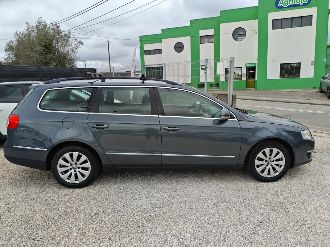 Volkswagen Passat Variant 2010 - 6750 EUR, 281500 km - AUTO.MOTO.pt - 281500km - foto 3 de 11