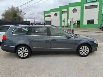 Volkswagen Passat Variant 2010 - 6750 EUR, 281500 km - AUTO.MOTO.pt - 281500km - foto 3 de 11