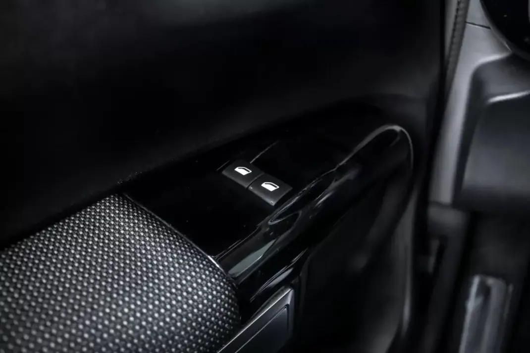 Citroën C4 Cactus 2016 - 10550 EUR, 98640 km - AUTO.MOTO.pt - 98640km - foto 18 de 42