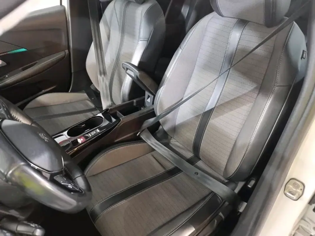 Peugeot e-208 2021 - 14499 EUR, 97021 km - AUTO.MOTO.pt - 97021km - foto 11 de 14