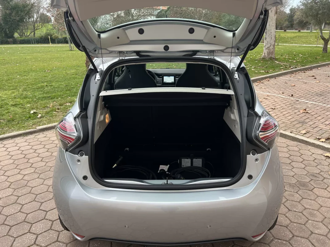 Renault Zoe 2021 - 14965 EUR, 25000 km - 25000km - foto 42 de 46