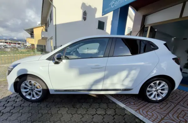 Renault Clio 2024 - 16950 EUR, 21000 km - AUTO.MOTO.pt - 21000km - foto 6 de 25