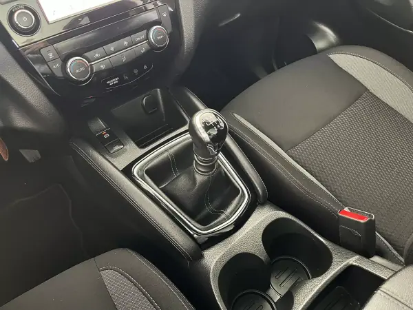 Nissan Qashqai 2019 - 18900 EUR, 106352 km - AUTO.MOTO.pt - 106352km - foto 12 de 22