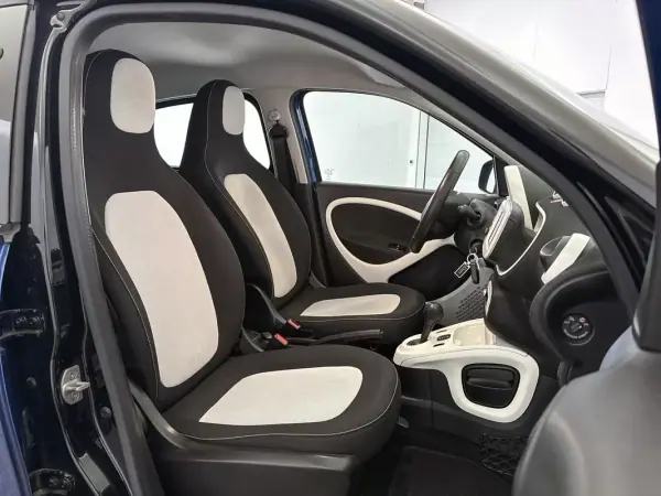 Smart ForFour 2018 - 12450 EUR, 61298 km - 61298km - foto 14 de 16