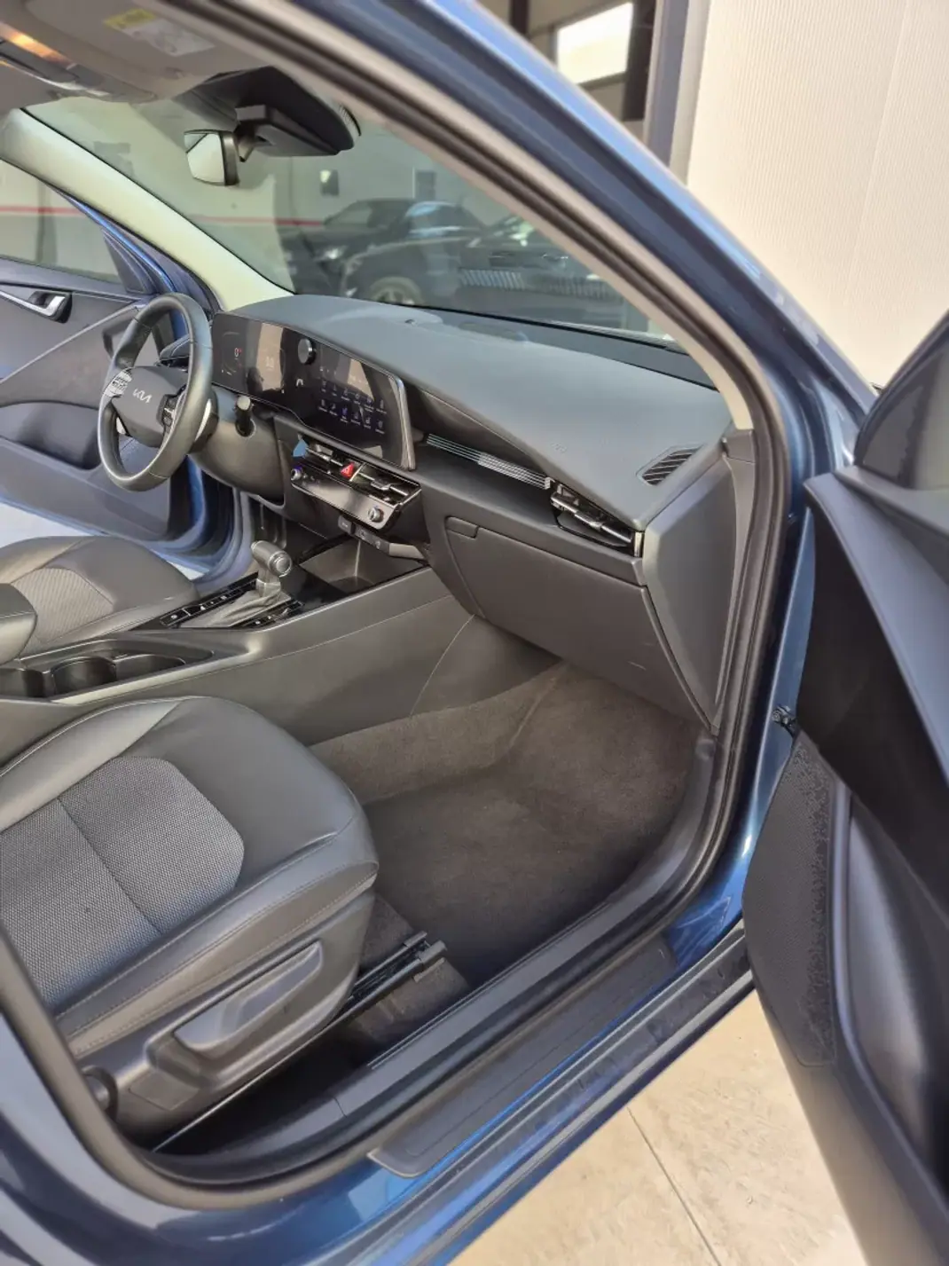 Kia Niro 2022 - 24750 EUR, 72000 km - 72000km - foto 30 de 47