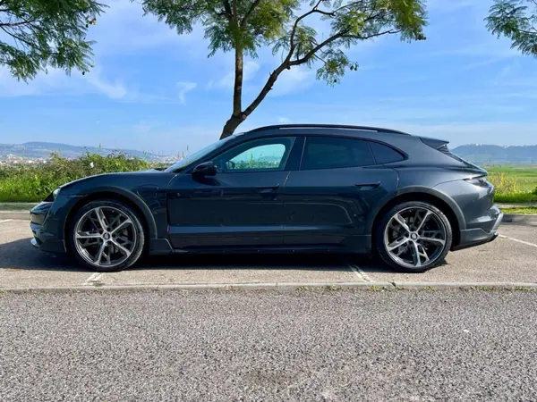 Porsche Taycan Cross Turismo 2023 - 106480 EUR, 30000 km - AUTO.MOTO.pt - 30000km - foto 2 de 39