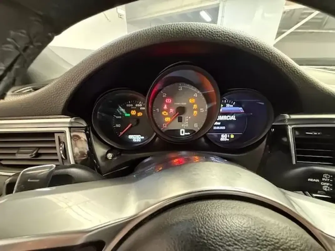 Porsche Macan 2015 - 34750 EUR, 195000 km - AUTO.MOTO.pt - 195000km - foto 8 de 9