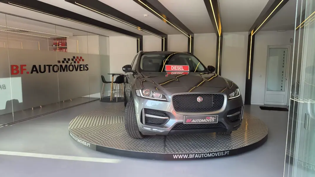Jaguar F-Pace 2017 - 19500 EUR, 157804 km - 157804km - foto 12 de 74