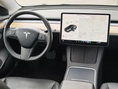 Tesla Model 3 2021 - 27500 EUR, 87000 km - AUTO.MOTO.pt - 87000km - foto 15 de 16