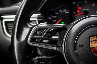 Porsche Macan 2018 - 59990 EUR, 99798 km - AUTO.MOTO.pt - 99798km - foto 15 de 45
