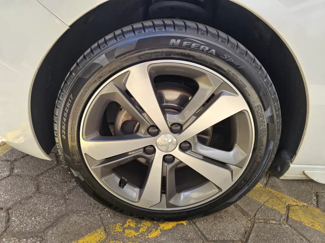Peugeot 308 SW 2017 - 14500 EUR, 108350 km - AUTO.MOTO.pt - 108350km - foto 4 de 21