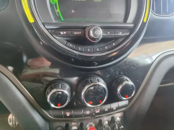MINI Countryman 2018 - 19990 EUR, 84000 km - AUTO.MOTO.pt - 84000km - foto 33 de 37
