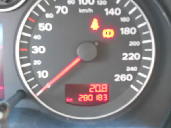 Audi A3 Sportback 2007 - 8900 EUR, 280183 km - AUTO.MOTO.pt - 280183km - foto 11 de 12