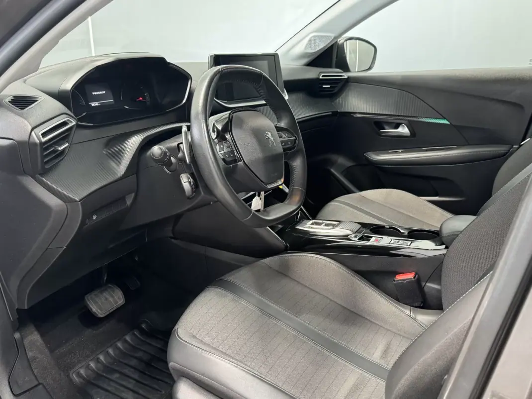 Peugeot 208 2023 - 16490 EUR, 98233 km - 98233km - foto 23 de 28