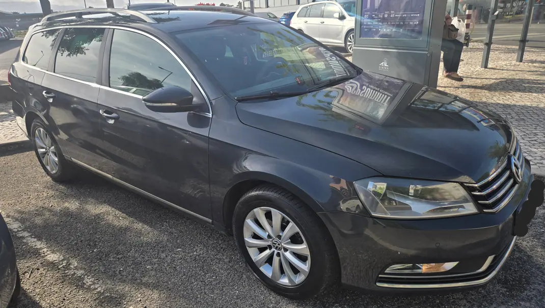 Volkswagen Passat Variant 2012 - 11000 EUR, 210000 km - AUTO.MOTO.pt - 210000km - foto 2 de 9