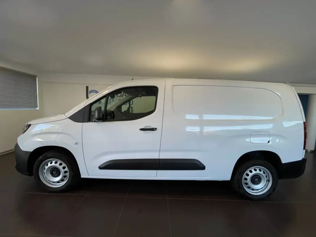 Citroën BERLINGO XL LONGA BLUEHDI 102 CV ECRÃ 3 LUG 2025 - 20990 EUR, 15876 km - AUTO.MOTO.pt - 15876km - foto 3 de 8