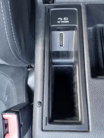 Volkswagen Scirocco 2011 - 10000 EUR, 215000 km - AUTO.MOTO.pt - 215000km - foto 25 de 30