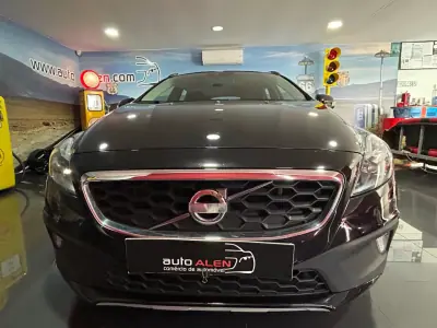 Volvo V40 Cross Country 2014 - 11750 EUR, 189500 km - AUTO.MOTO.pt - 189500km - foto 2 de 20