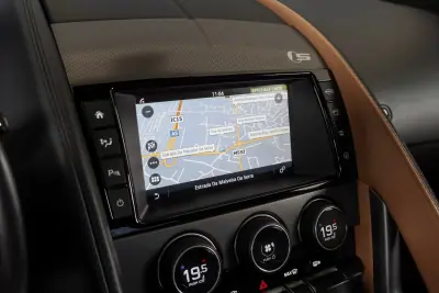 Jaguar F-Type 2016 - 62500 EUR, 53238 km - AUTO.MOTO.pt - 53238km - foto 21 de 26