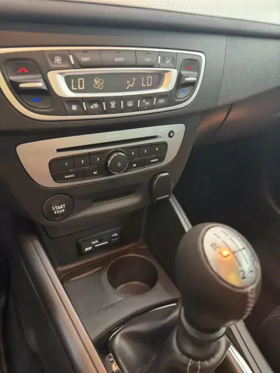Renault Mégane Coupe 2014 - 11500 EUR, 100000 km - AUTO.MOTO.pt - 100000km - foto 10 de 12