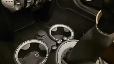 MINI Cooper 2010 - 9900 EUR, 144067 km - AUTO.MOTO.pt - 144067km - foto 43 de 56