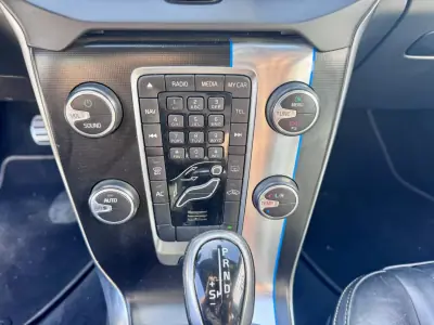 Volvo V40 2014 - 12500 EUR, 191000 km - AUTO.MOTO.pt - 191000km - foto 8 de 25