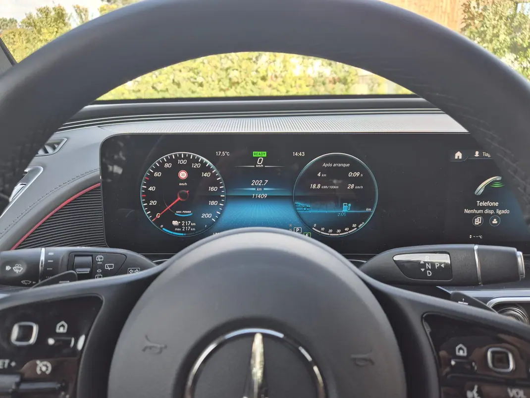 Mercedes-Benz EQC 2023 - 40000 EUR, 31000 km - AUTO.MOTO.pt - 31000km - foto 11 de 16