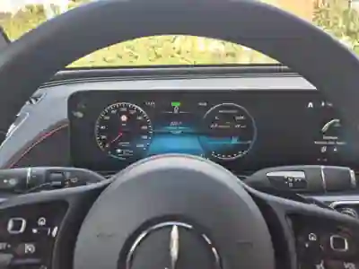 Mercedes-Benz EQC 2023 - 40000 EUR, 31000 km - AUTO.MOTO.pt - 31000km - foto 11 de 16
