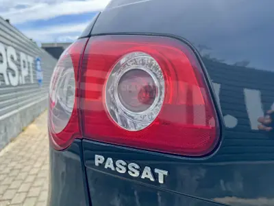 Volkswagen Passat Variant 2007 - 6950 EUR, 240000 km - AUTO.MOTO.pt - 240000km - foto 12 de 24