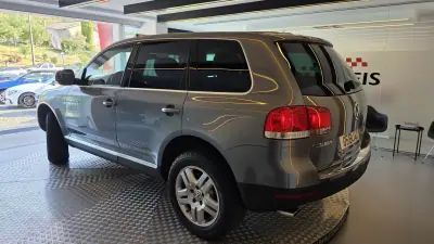Volkswagen Touareg 2006 - 13900 EUR, 262462 km - AUTO.MOTO.pt - 262462km - foto 22 de 60