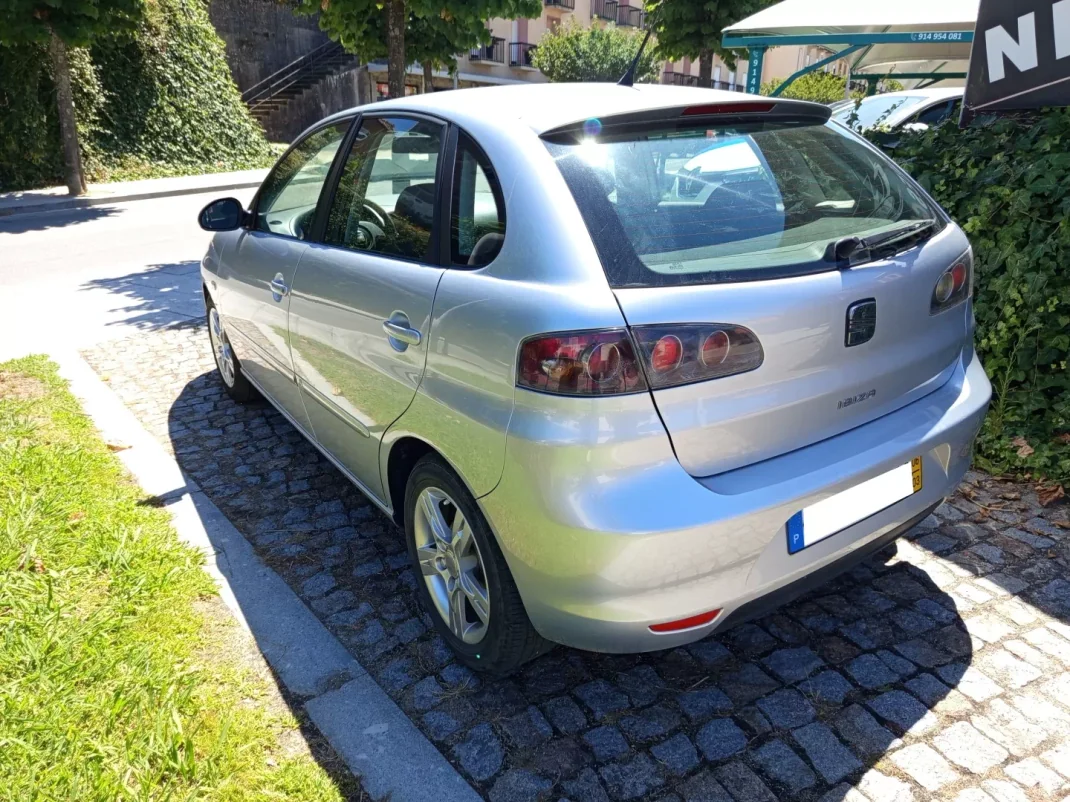 SEAT Ibiza 2006 - 4990 EUR, 144800 km - AUTO.MOTO.pt - 144800km - foto 5 de 10