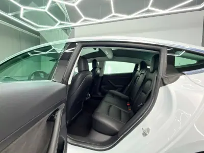 Tesla Model 3 2020 - 23750 EUR, 66000 km - AUTO.MOTO.pt - 66000km - foto 9 de 22