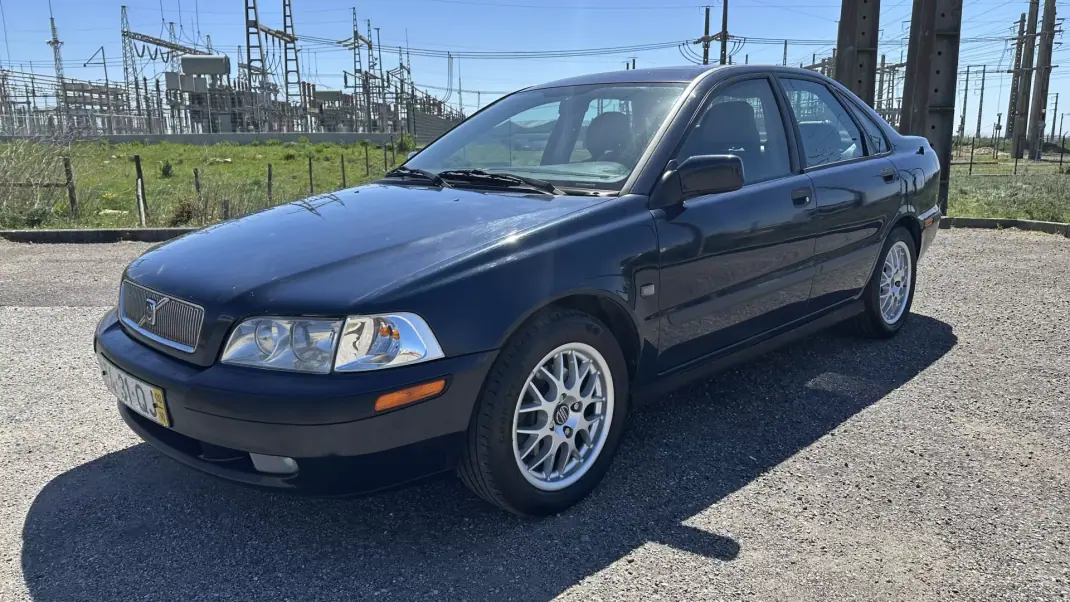 Volvo S40 2000 - 3750 EUR, 400000 km - AUTO.MOTO.pt - 400000km - foto 3 de 13