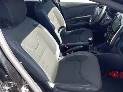 Renault Clio Sport Tourer 2019 - 9990 EUR, 186806 km - AUTO.MOTO.pt - 186806km - foto 11 de 29
