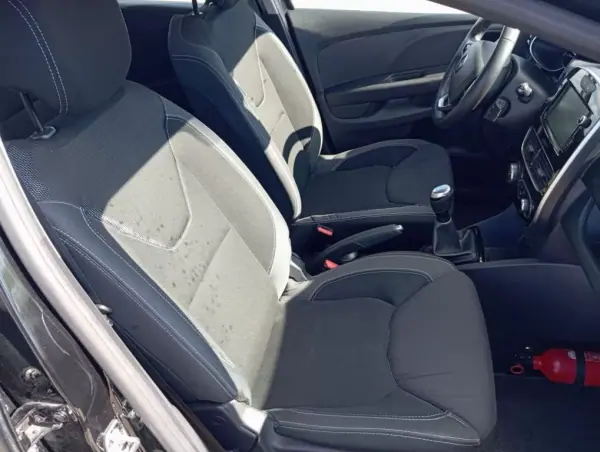 Renault Clio Sport Tourer 2019 - 9999 EUR, 186806 km - AUTO.MOTO.pt - 186806km - foto 11 de 29
