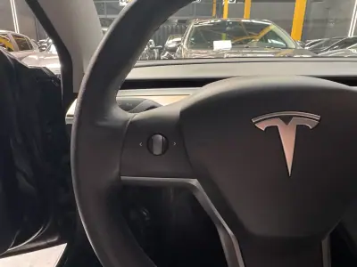 Tesla Model 3 2022 - 30990 EUR, 105300 km - AUTO.MOTO.pt - 105300km - foto 16 de 26