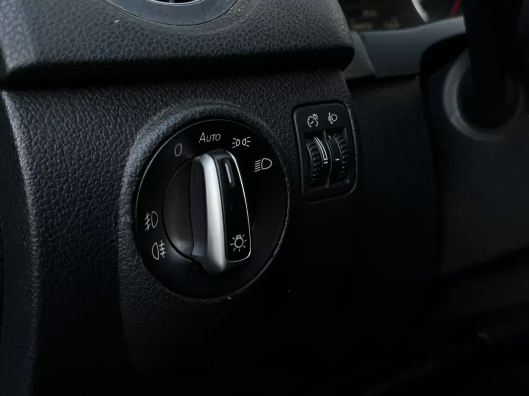 Volkswagen Tiguan 2016 - 16990 EUR, 190300 km - AUTO.MOTO.pt - 190300km - foto 22 de 34