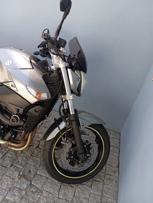 Suzuki GSX-R 600 2010 - 4300 EUR, 51000 km - AUTO.MOTO.pt - 51000km - foto 2 de 7