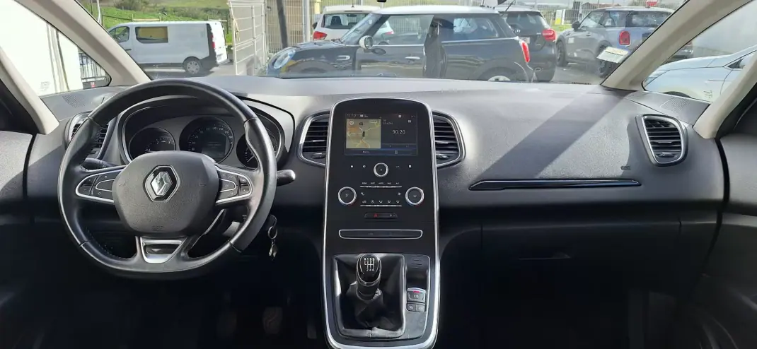 Renault Grand Scénic 2018 - 10995 EUR, 197000 km - AUTO.MOTO.pt - 197000km - foto 5 de 11