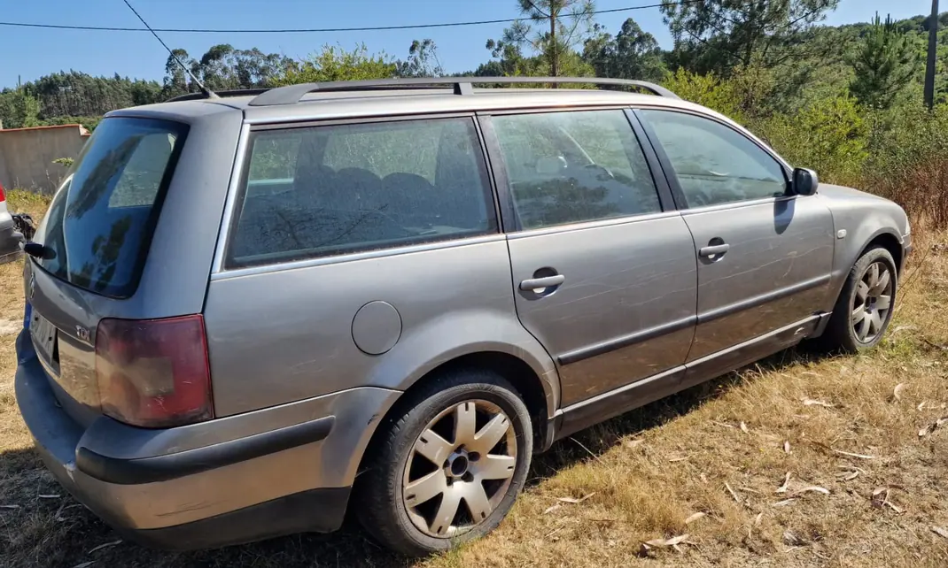 Volkswagen Passat Variant 2004 - 2900 EUR, 330000 km - AUTO.MOTO.pt - 330000km - foto 1 de 1