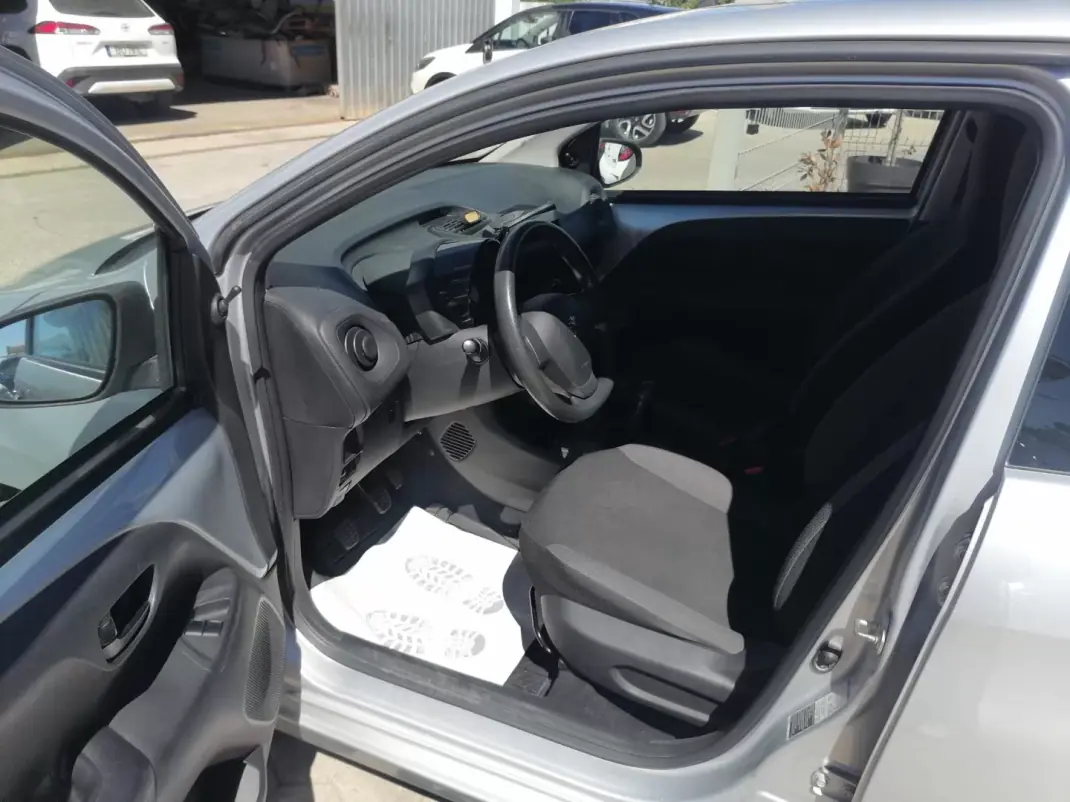 Peugeot 108 2020 - 9800 EUR, 74200 km - AUTO.MOTO.pt - 74200km - foto 4 de 10