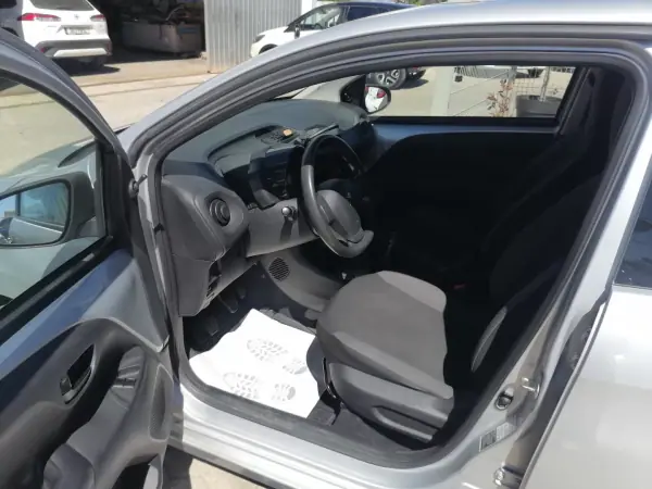 Peugeot 108 2020 - 9800 EUR, 74200 km - AUTO.MOTO.pt - 74200km - foto 4 de 10